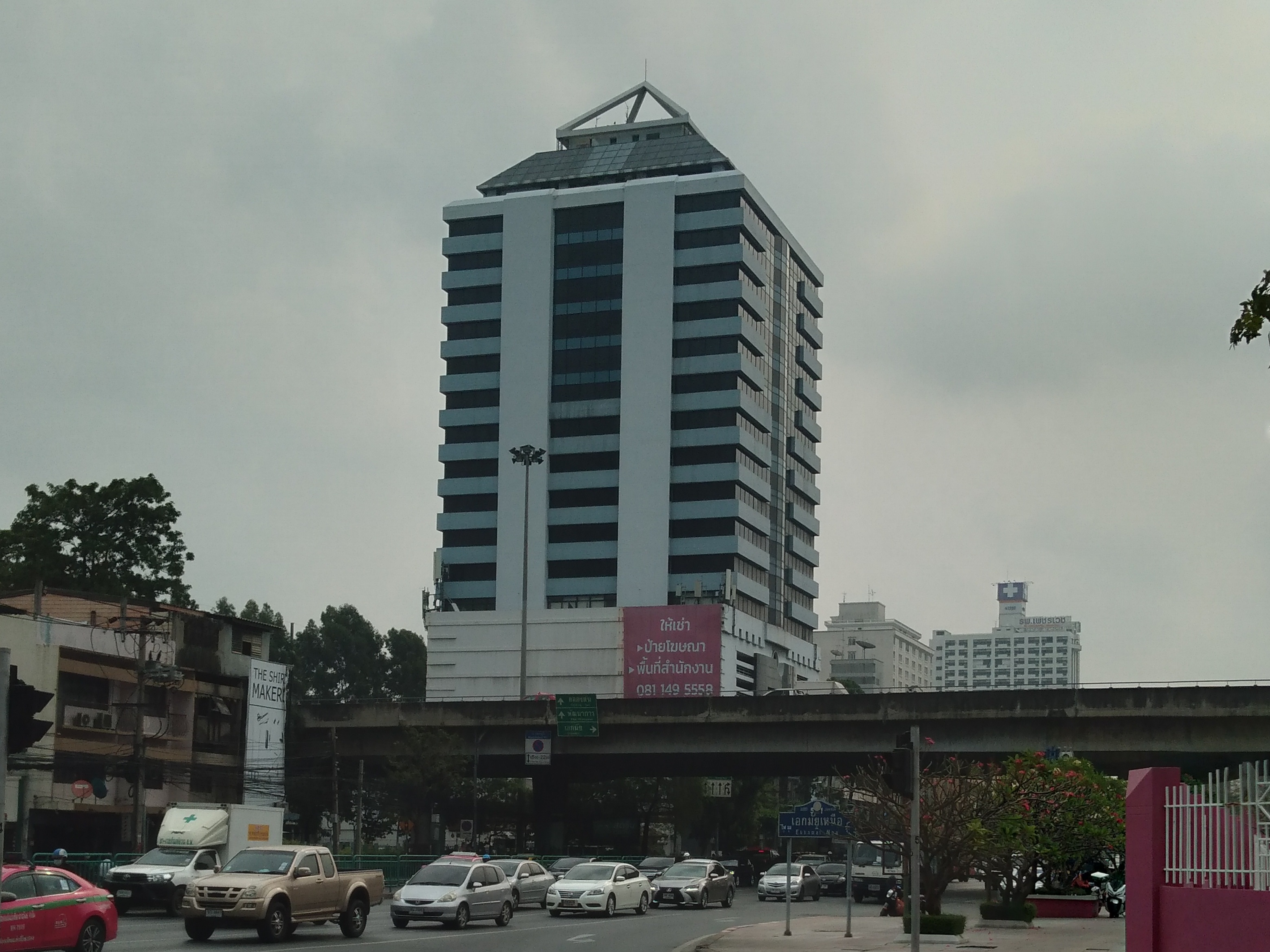 RentOffice Tararom Business Tower