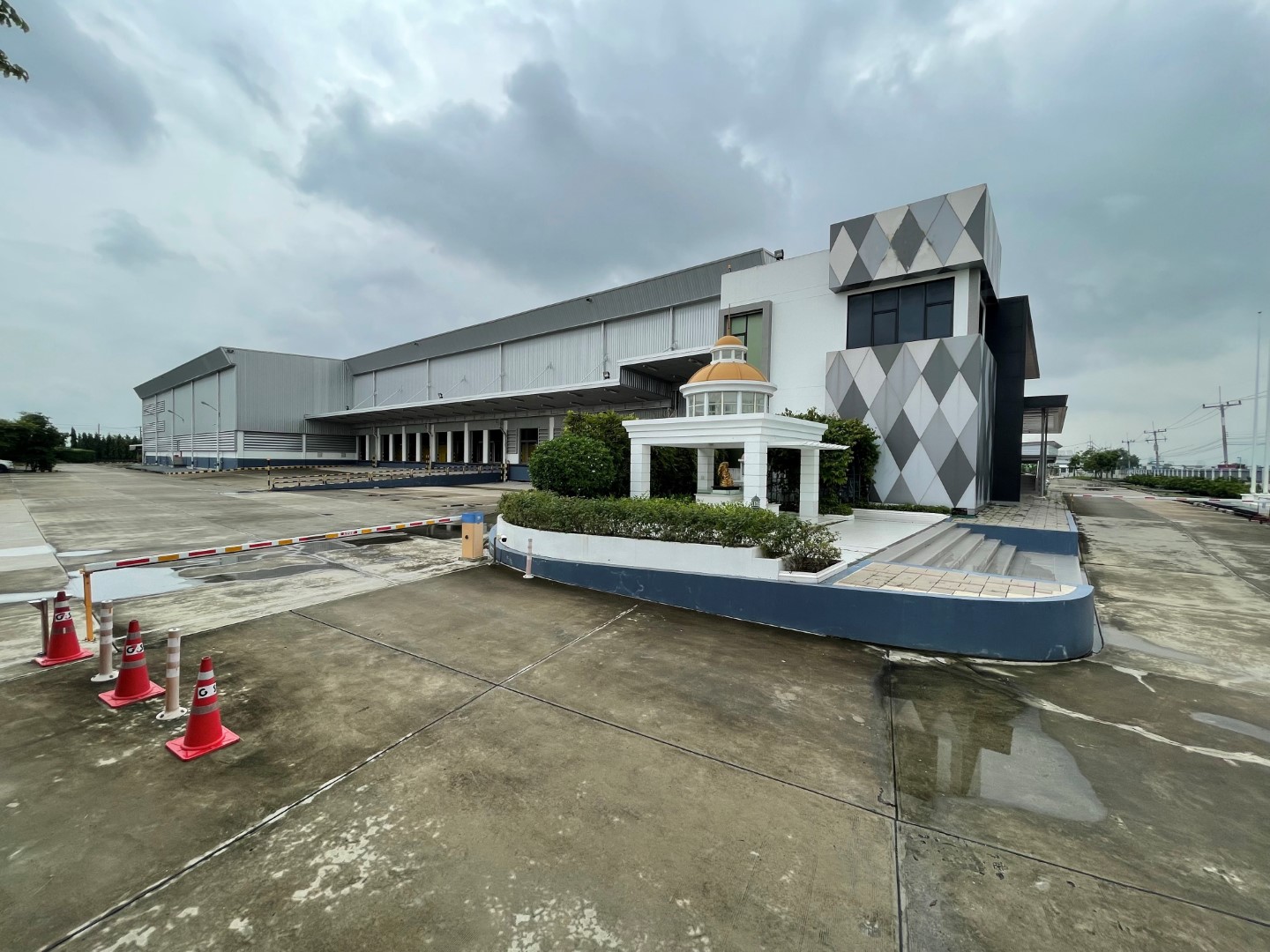 Warehouse Mueang District, close to Bangkadi Industrial Park