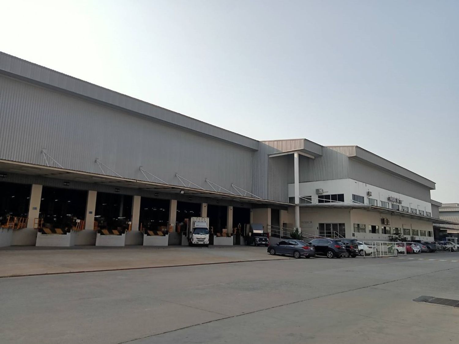 เช่าโกดัง-คลังสินค้า Warehouse Bangsaothong District on Bangna - Trad km.21